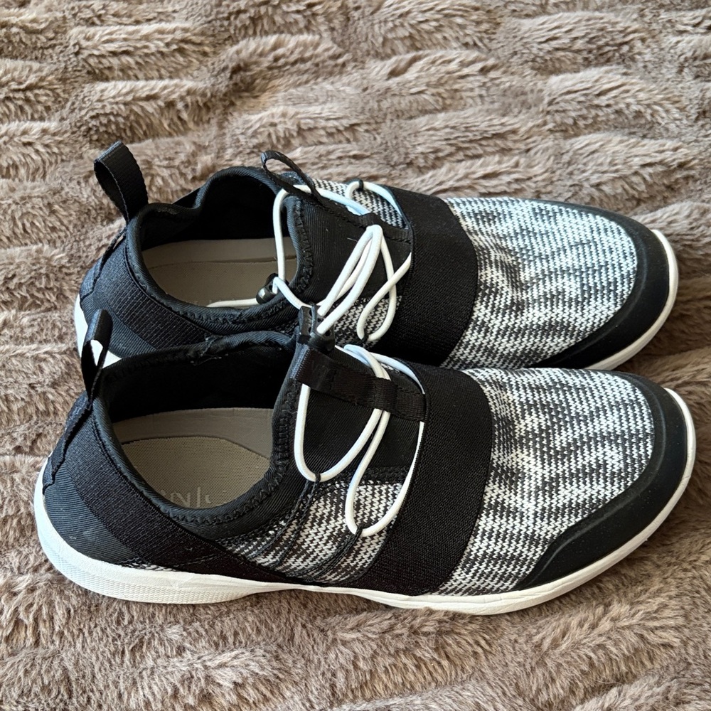Vionic Black & White Knit Slip-On Sneakers